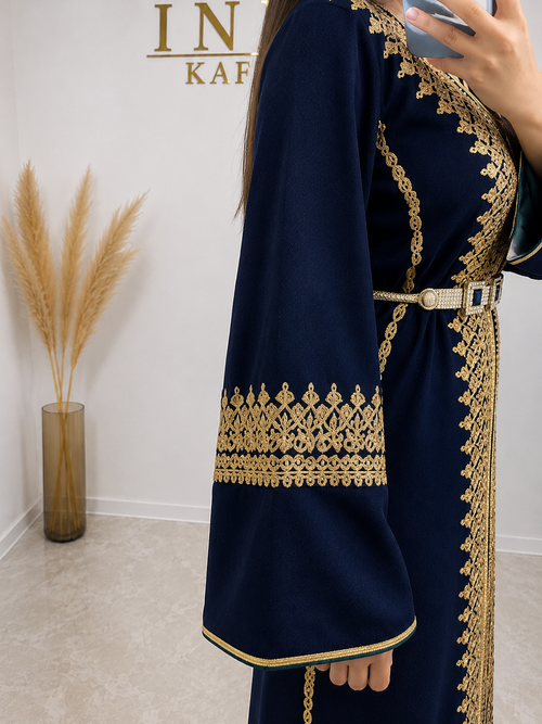 Kaftan Dunkelblau – Detail Stickerei