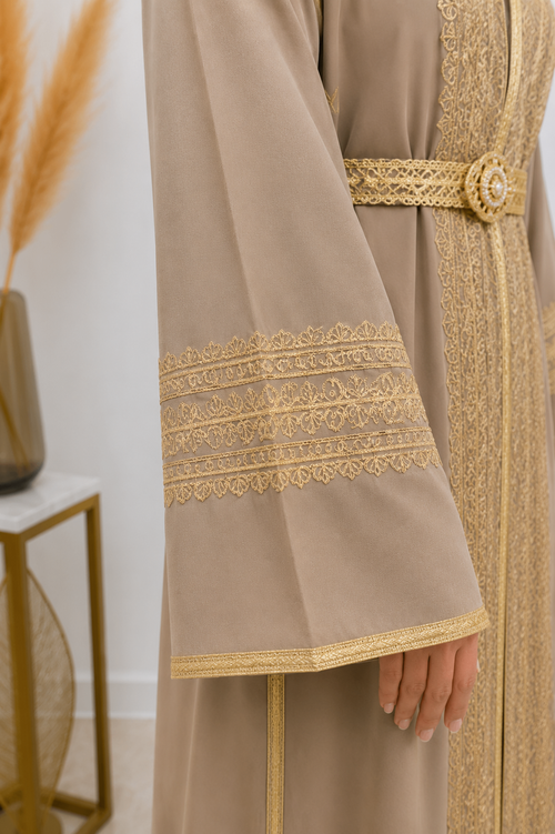 Kaftan Goldene Stickerei – Taupe